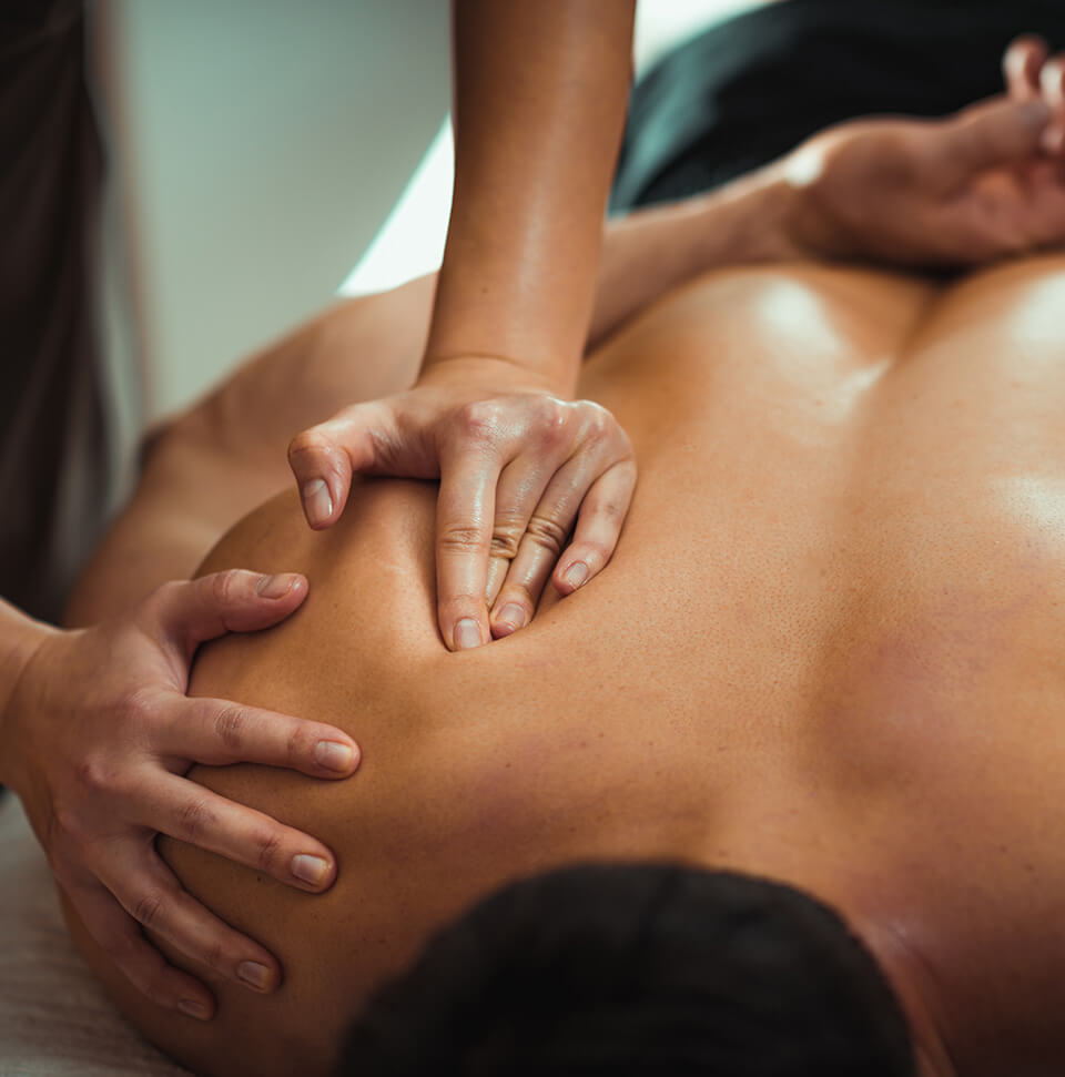 Zen & Forme personal trainer à Béziers, intègre une palette de massages ciblés au service de votre performance et de votre bien-être